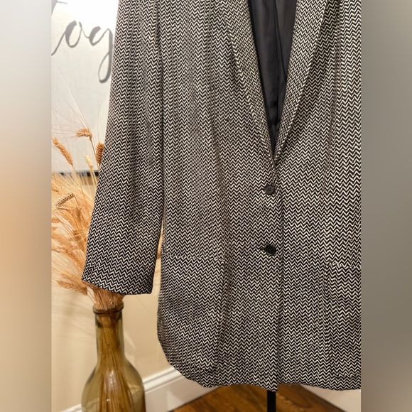 Raquel Allegra Black and White Women's Blazer Jacket with Houndstooth Pattern - Picture 7 of 9